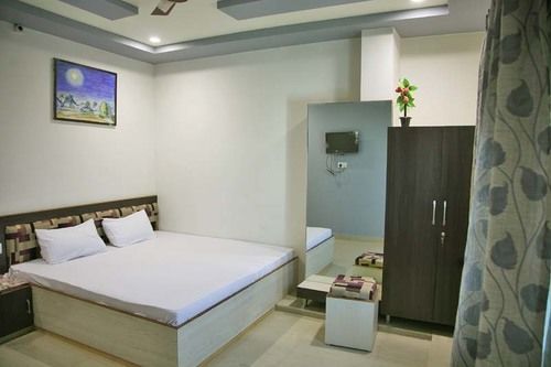 Oyo 2061 Hotel New Holiday Inn 阿杰梅尔 外观 照片