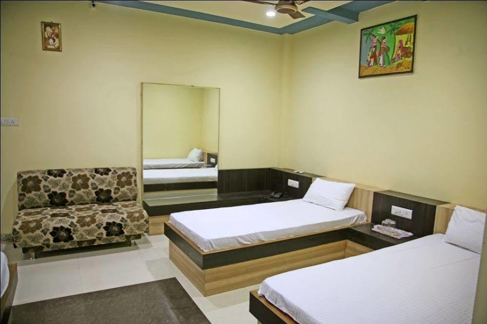 Oyo 2061 Hotel New Holiday Inn 阿杰梅尔 外观 照片