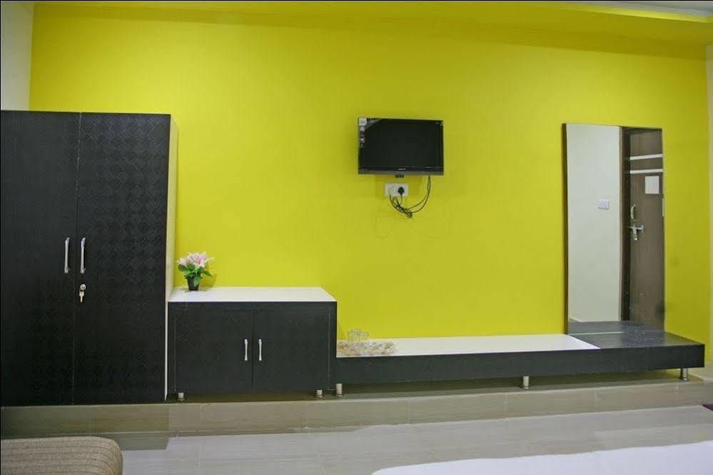Oyo 2061 Hotel New Holiday Inn 阿杰梅尔 外观 照片
